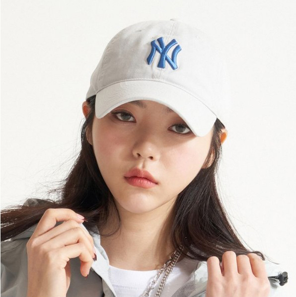 ★韓国の人気★【COVERNAT】★BASEBALL GRAPHIC LONG SLEEV.E★ jp.ktown4u.com : [韓国雑誌] Dazed & Confused Korea 2023.09 A
